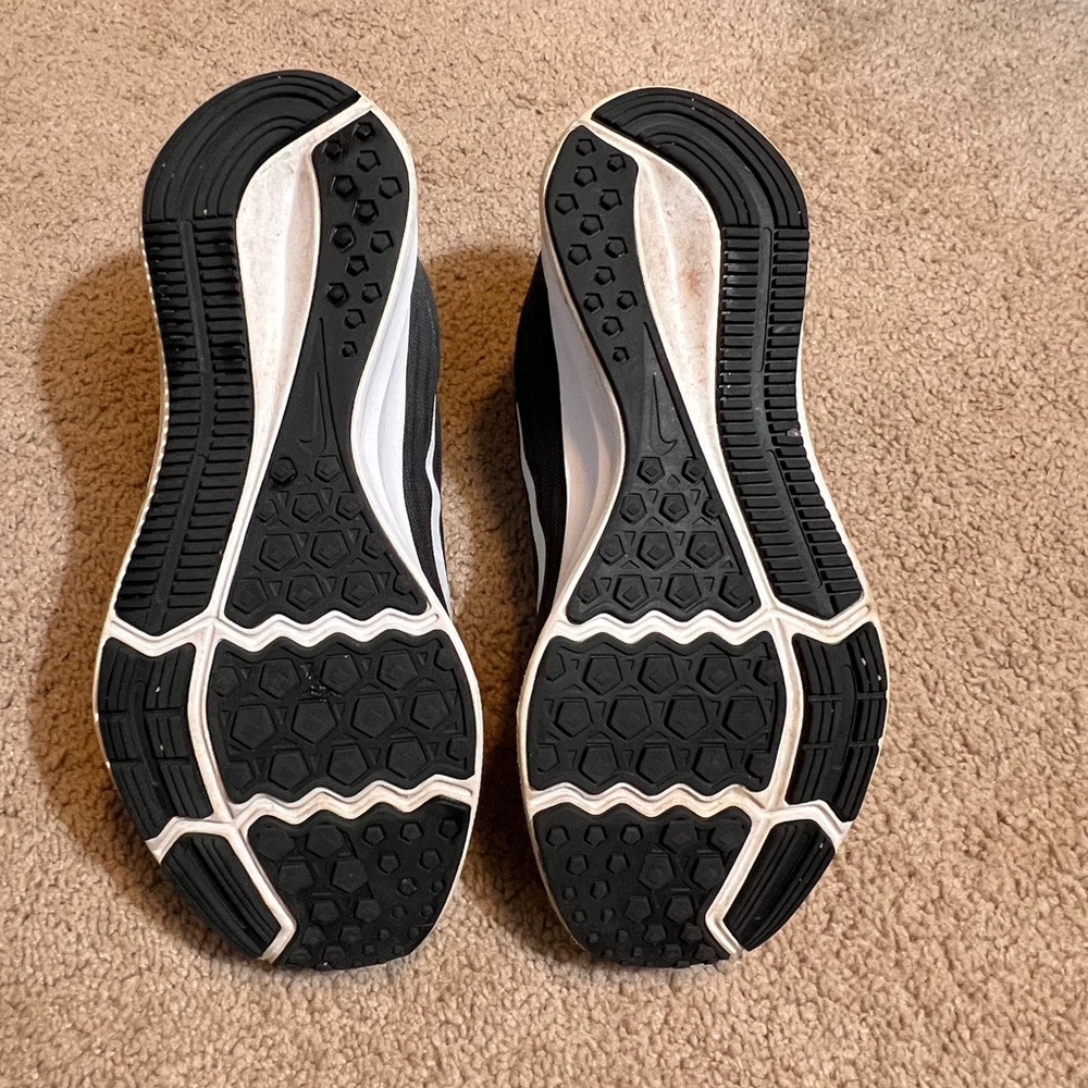 Slight worn Nike. Good condition. 4.5 youth. Black and white.